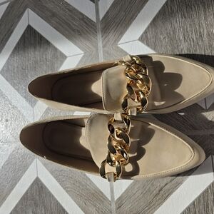 Elegant Cream Loafers with Gold Chain